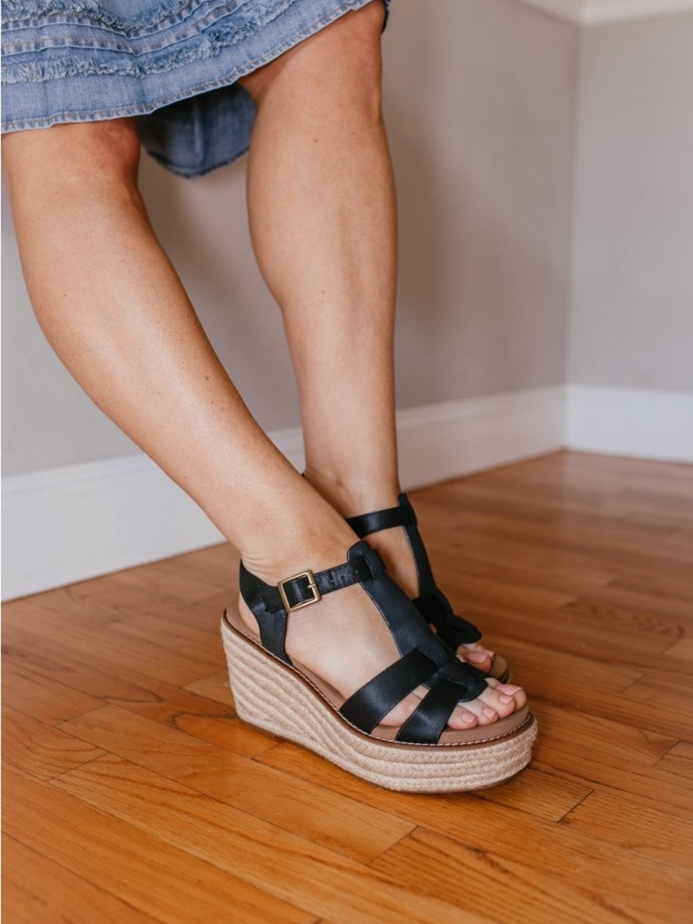 Corky's Black Somethings Fishy Wedges